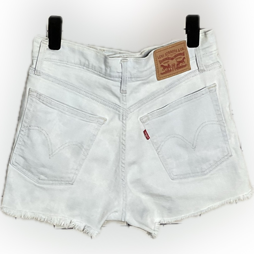 Levi’s High Rise Shorts - Picture 2 of 2